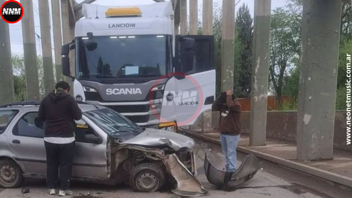 Impactante choque en el puente que une Neuquén y Cipolletti